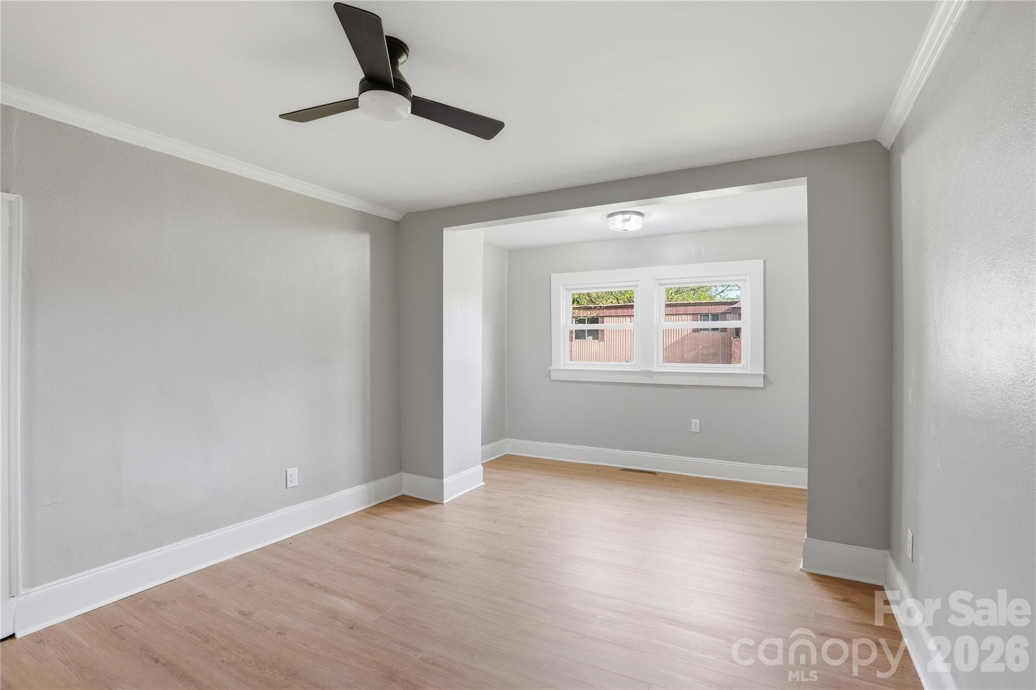 Generously sized bedroom - Newton