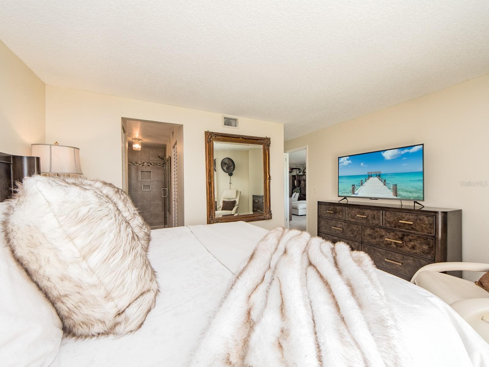 Primary Bedroom is Spacious - 610 ISLAND WAY #407, CLEARWATER BEACH
