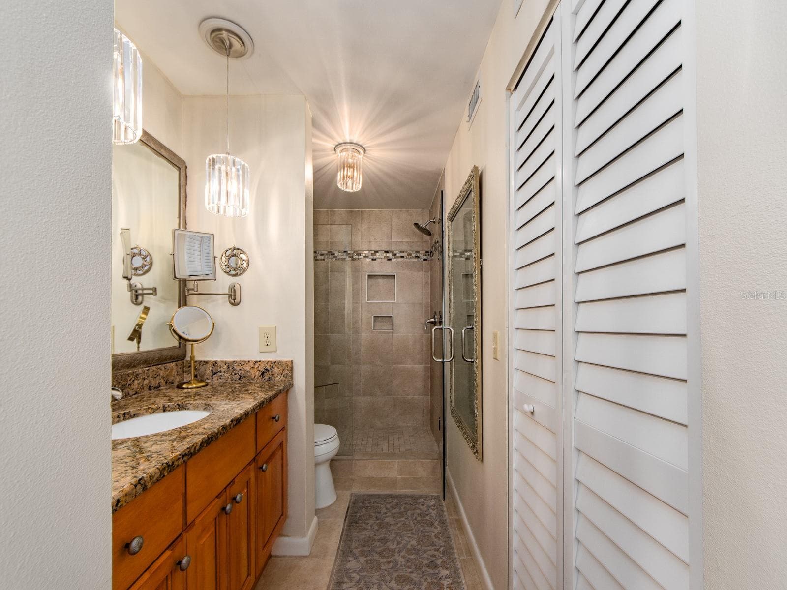 En-Suite Bath with Walk-in Closet and Shower - 610 ISLAND WAY #407, CLEARWATER BEACH