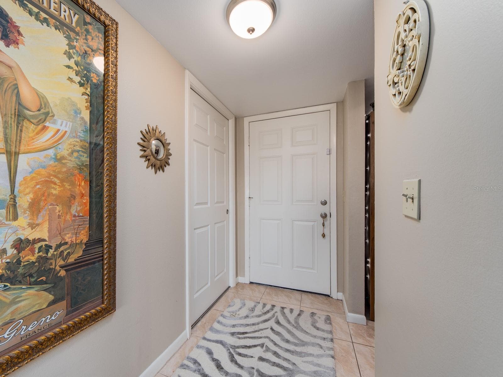Foyer with Large Closet - 610 ISLAND WAY #407, CLEARWATER BEACH