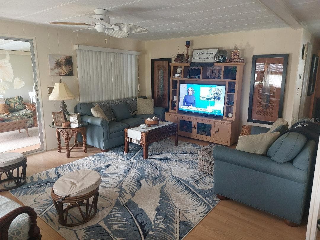LR - 184 INDEPENDENCE AVE #8, PALM HARBOR