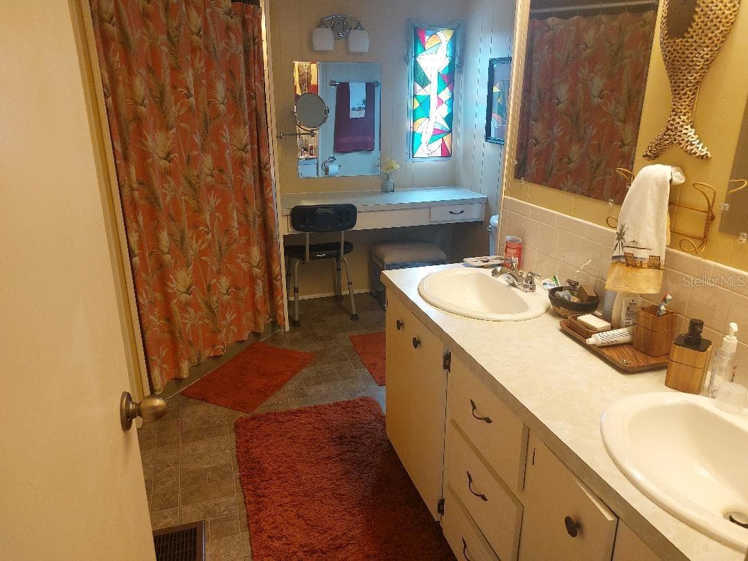 PRIMARY BATH - 184 INDEPENDENCE AVE #8, PALM HARBOR