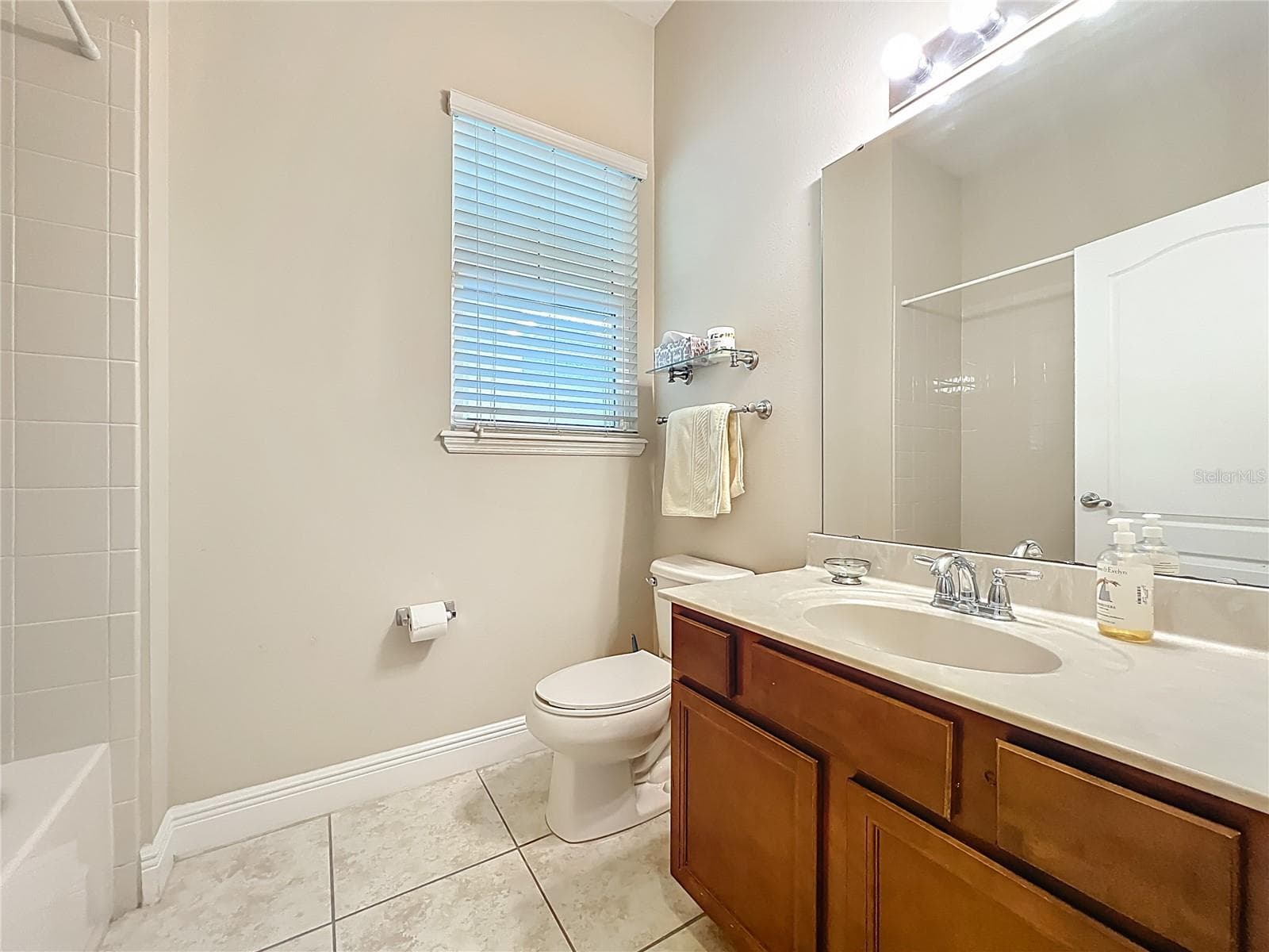 First floor bathroom - 8461 GREIDER WAY, ORLANDO