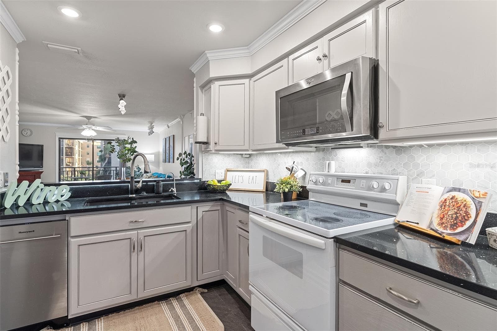 Newer dishwasher) Spacious kitchen - 200 INTERNATIONAL DRIVE #815, CAPE CANAVERAL