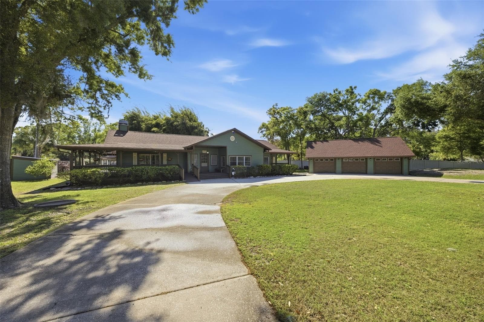 Entrance on circular drive - 3752 OLD KEYSTONE RD, TARPON SPRINGS