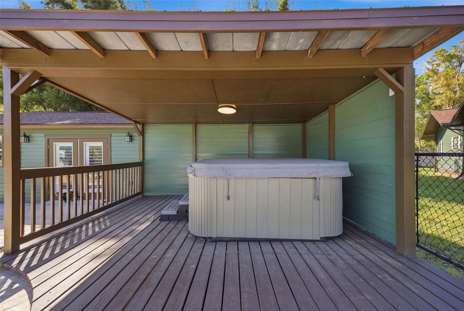 Covered Hot tub - 3752 OLD KEYSTONE RD, TARPON SPRINGS