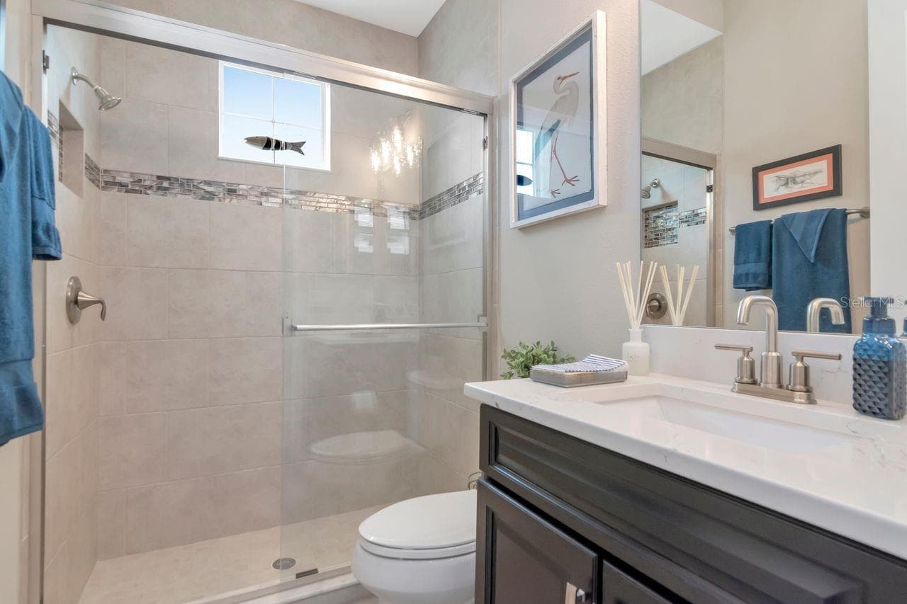 Guest Bath - 4170 BARLETTA CT, WESLEY CHAPEL