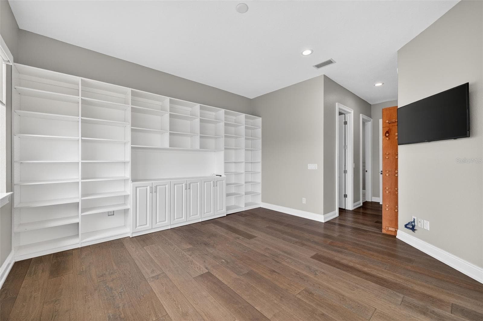 Single Family Residence at 13 TREASURE LN, TREASURE ISLAND, photo 75 of 98