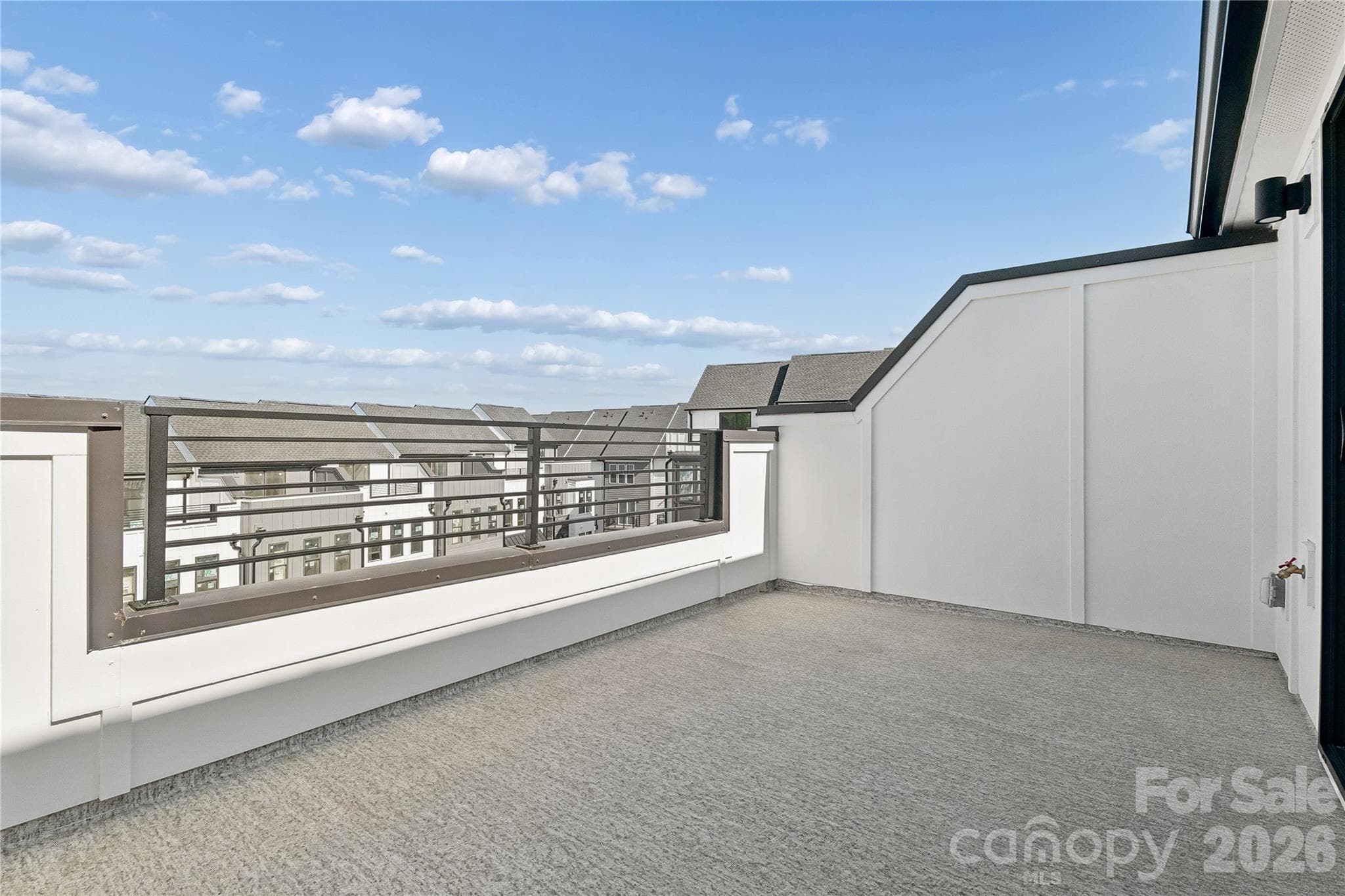 Rooftop terrace overlooking community park - Charlotte