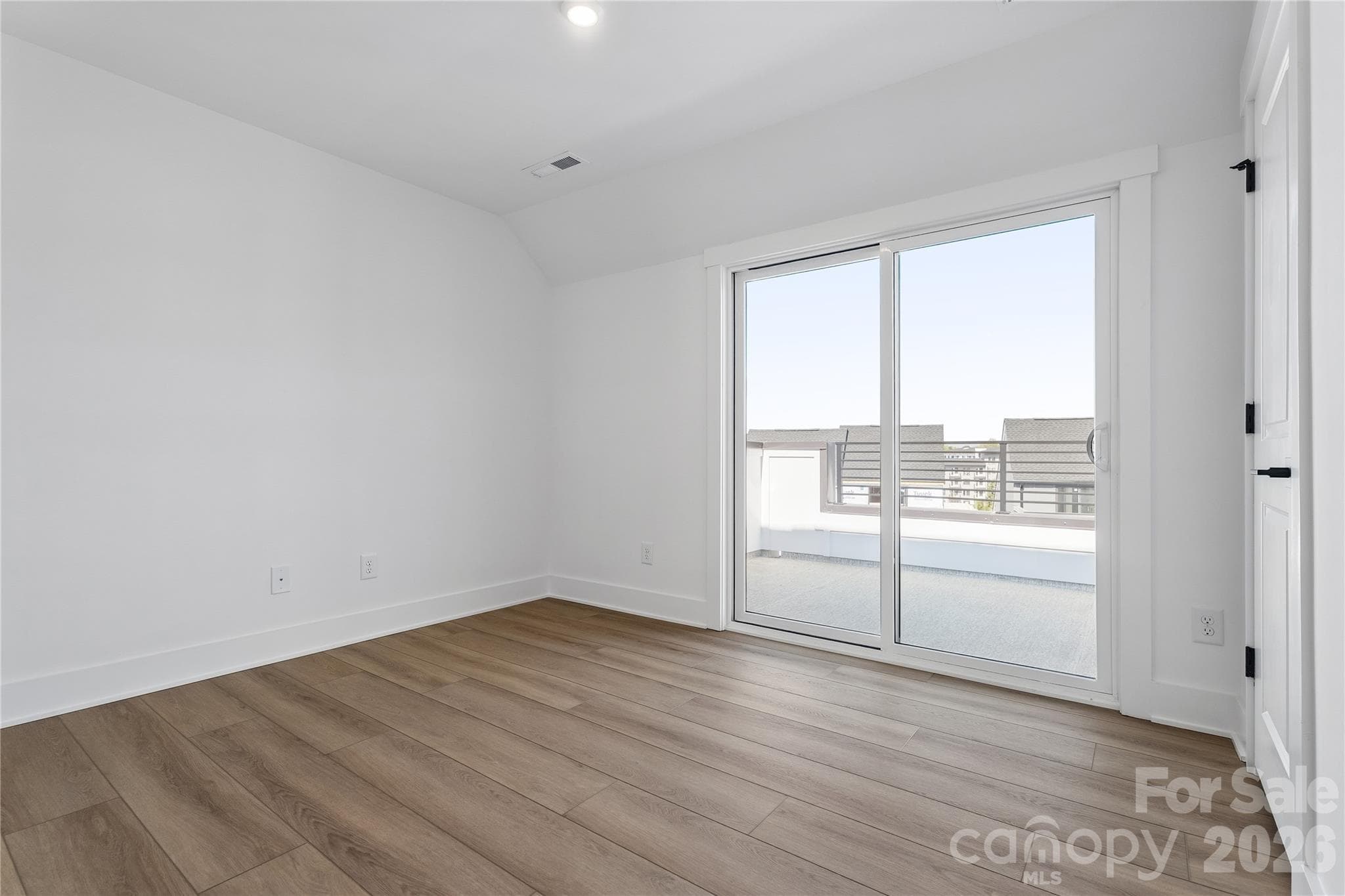 4th floor bedroom - Charlotte