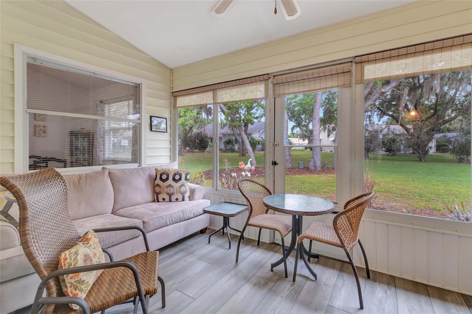Perfect view of the lakeshore and perfect for bird watching - 27 GORDON CT, LEESBURG