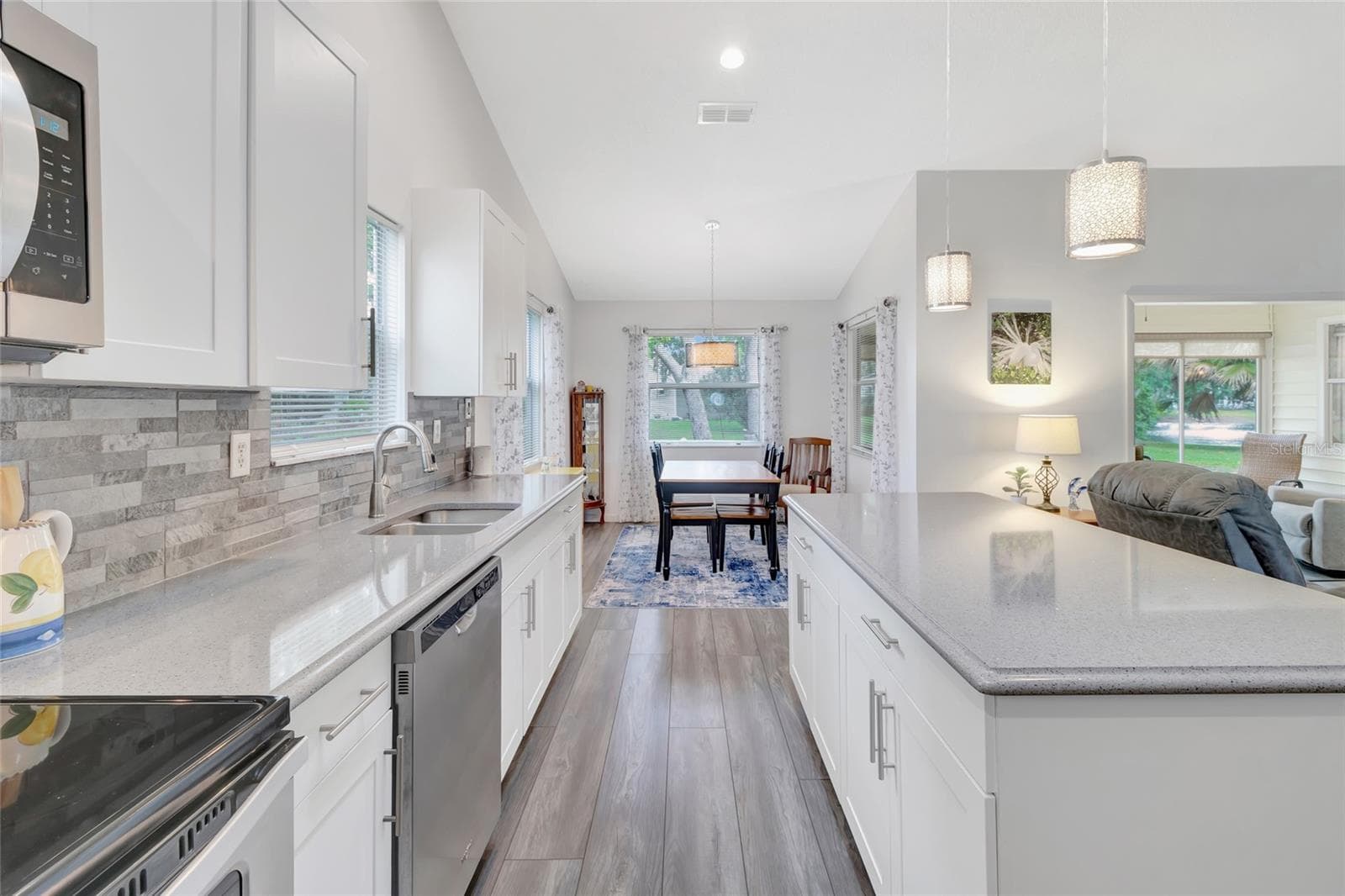 Durable wood cabinets in the kitchen. - 27 GORDON CT, LEESBURG