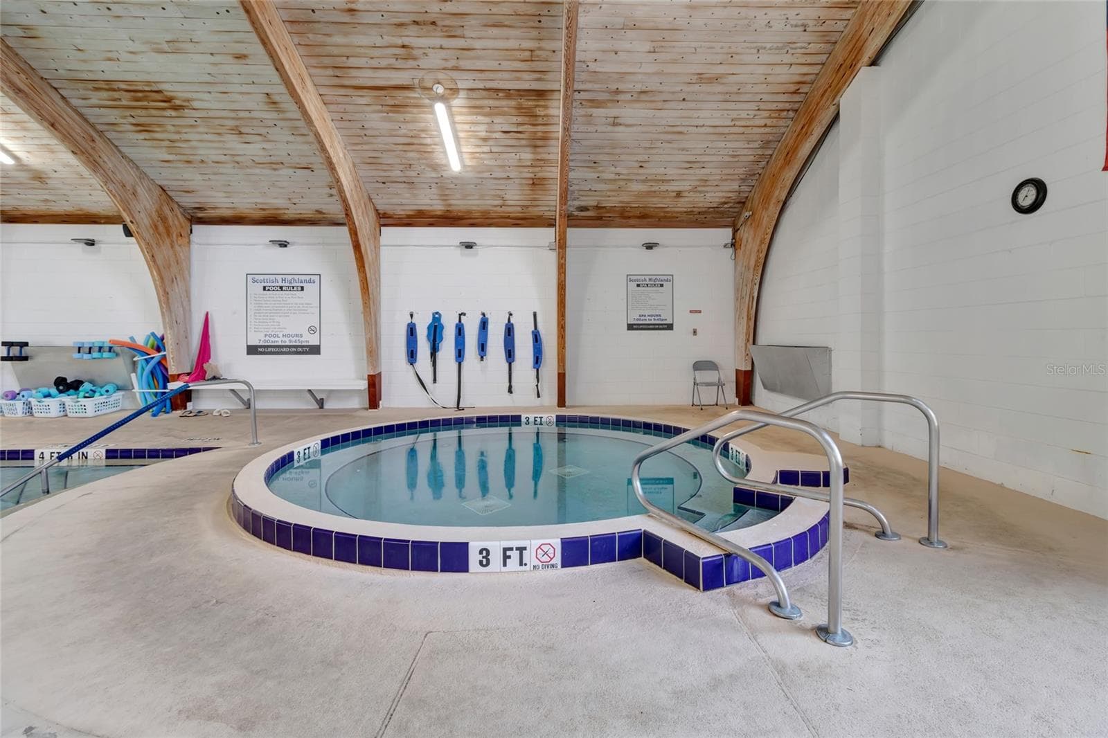 Community Hot tub - 27 GORDON CT, LEESBURG