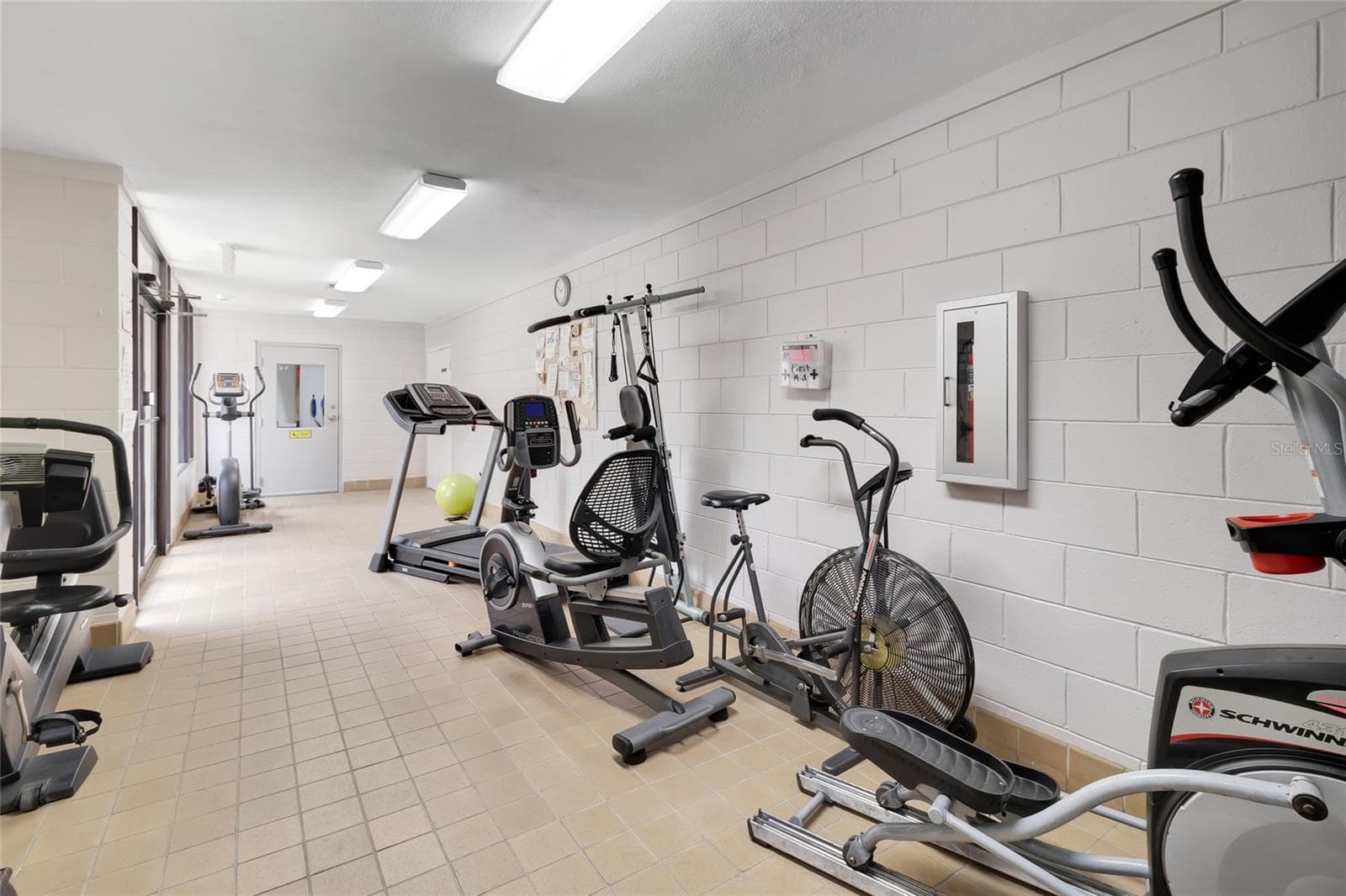 Community exercise room - 27 GORDON CT, LEESBURG