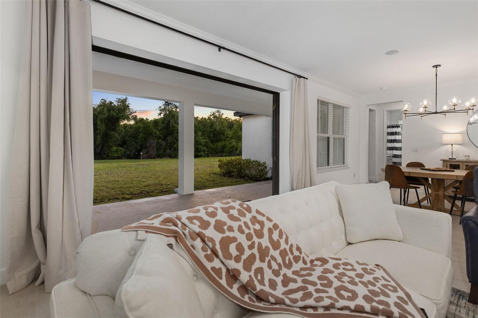 Expansive Living Area with Triple Pock Sliders - 4520 POND BROOK CT, LAKEWOOD RANCH