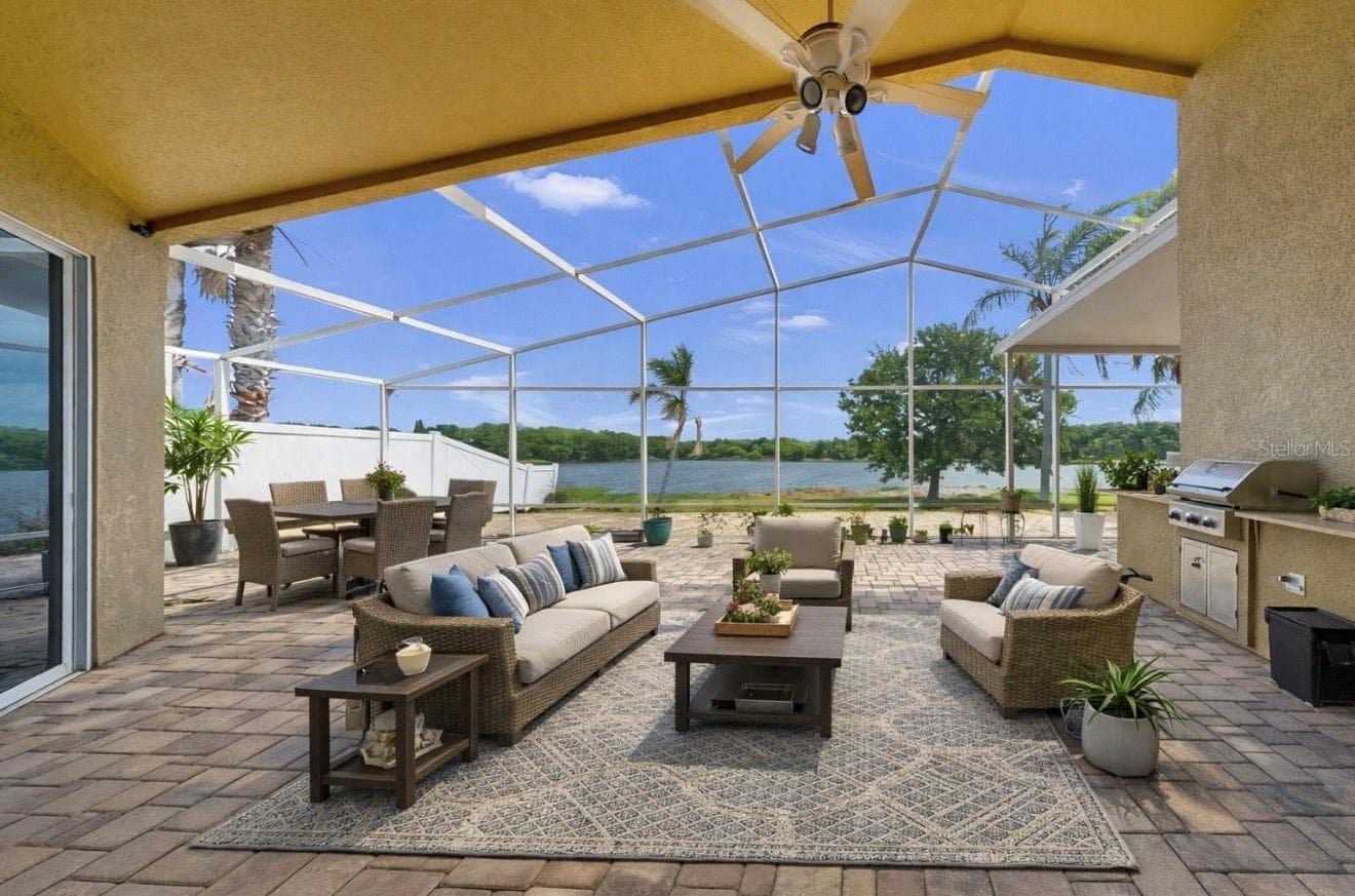 STAGED LANAI - 220 ROSANA DR, BRANDON