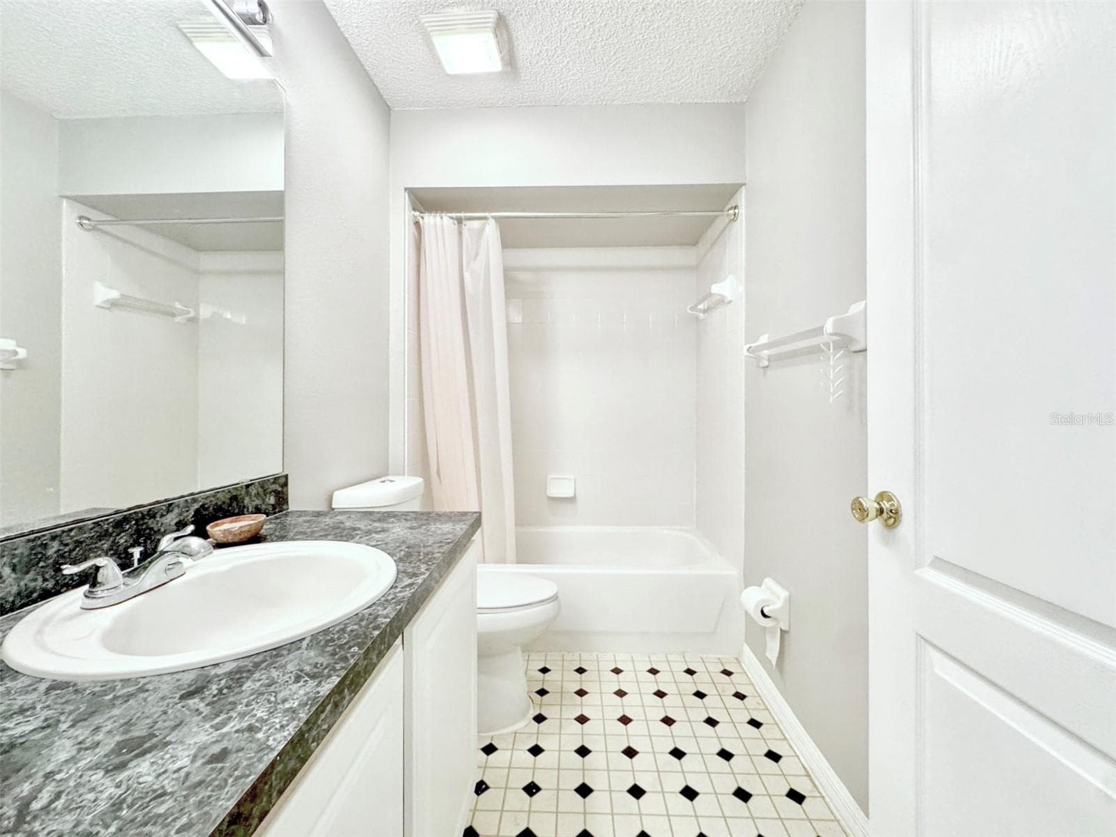 Bathroom upstairs - 1207 ROYAL SAINT GEORGE DR, ORLANDO
