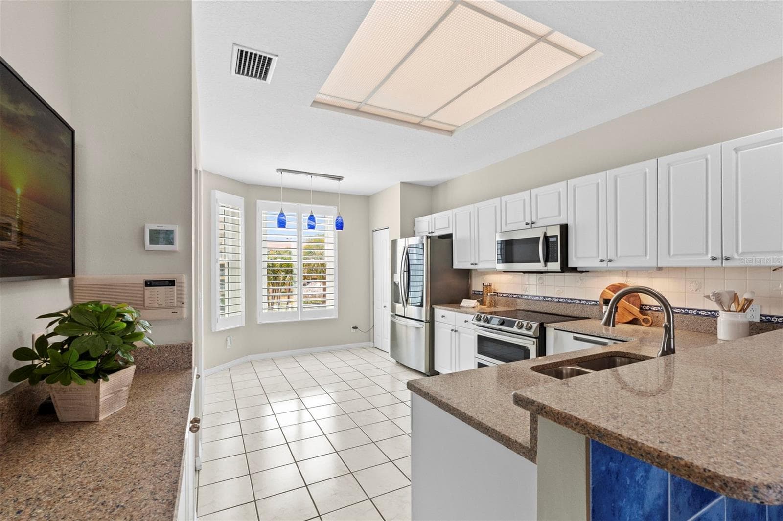 Large Open Kitchen with Breakfast Bar, Buffet and Two Pantry Closets - 1071 PINELLAS BAYWAY S, ST PETERSBURG