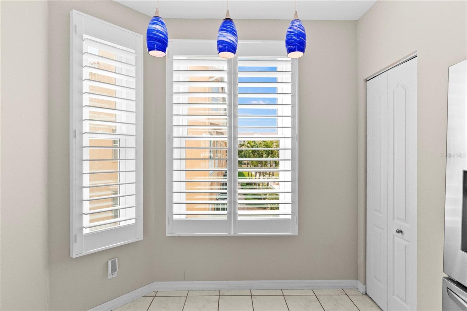 Sunny Breakfast Nook overlooking the Pool - 1071 PINELLAS BAYWAY S, ST PETERSBURG