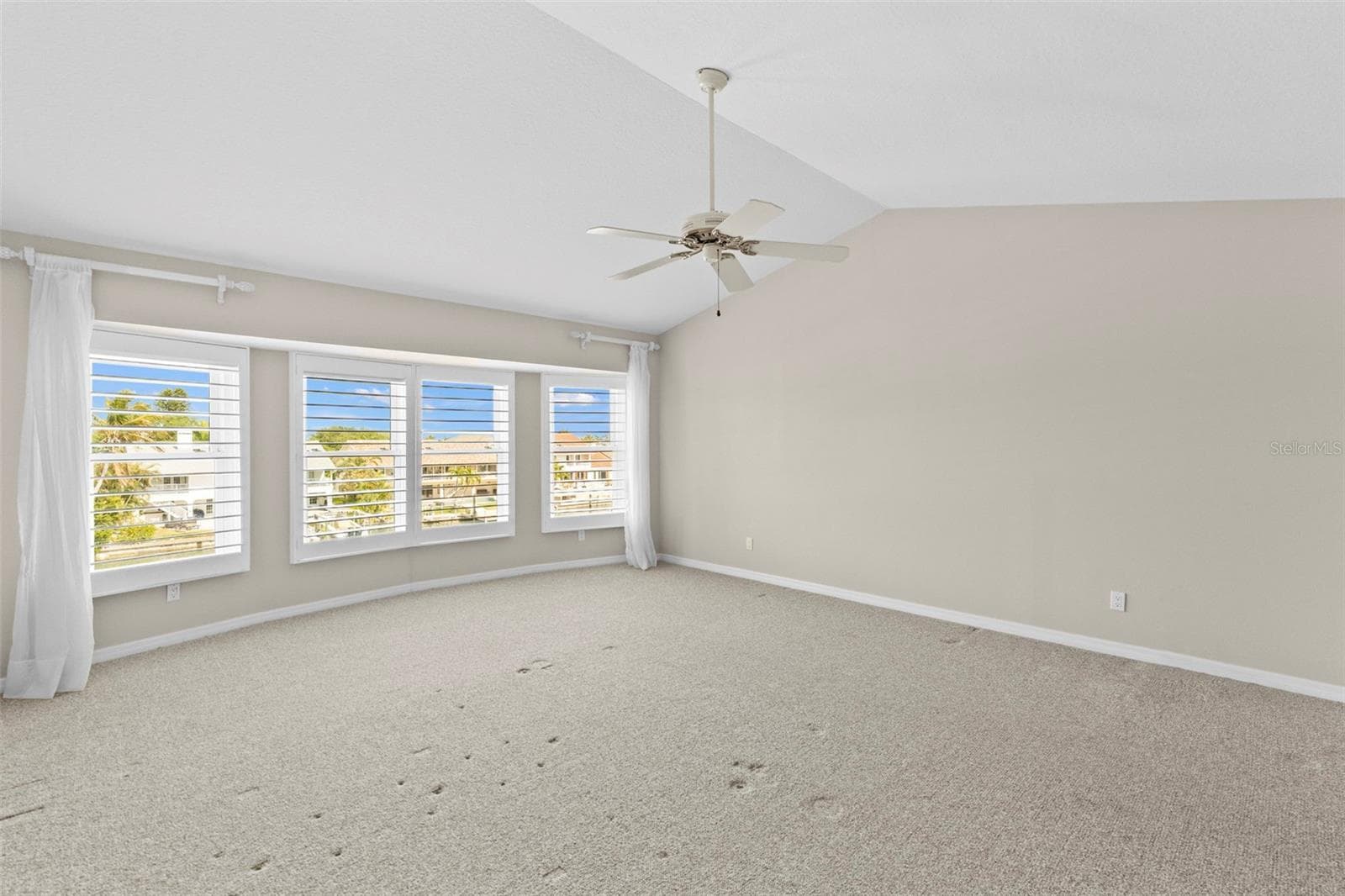 Primary Suite with Vaulted Ceilings - 1071 PINELLAS BAYWAY S, ST PETERSBURG