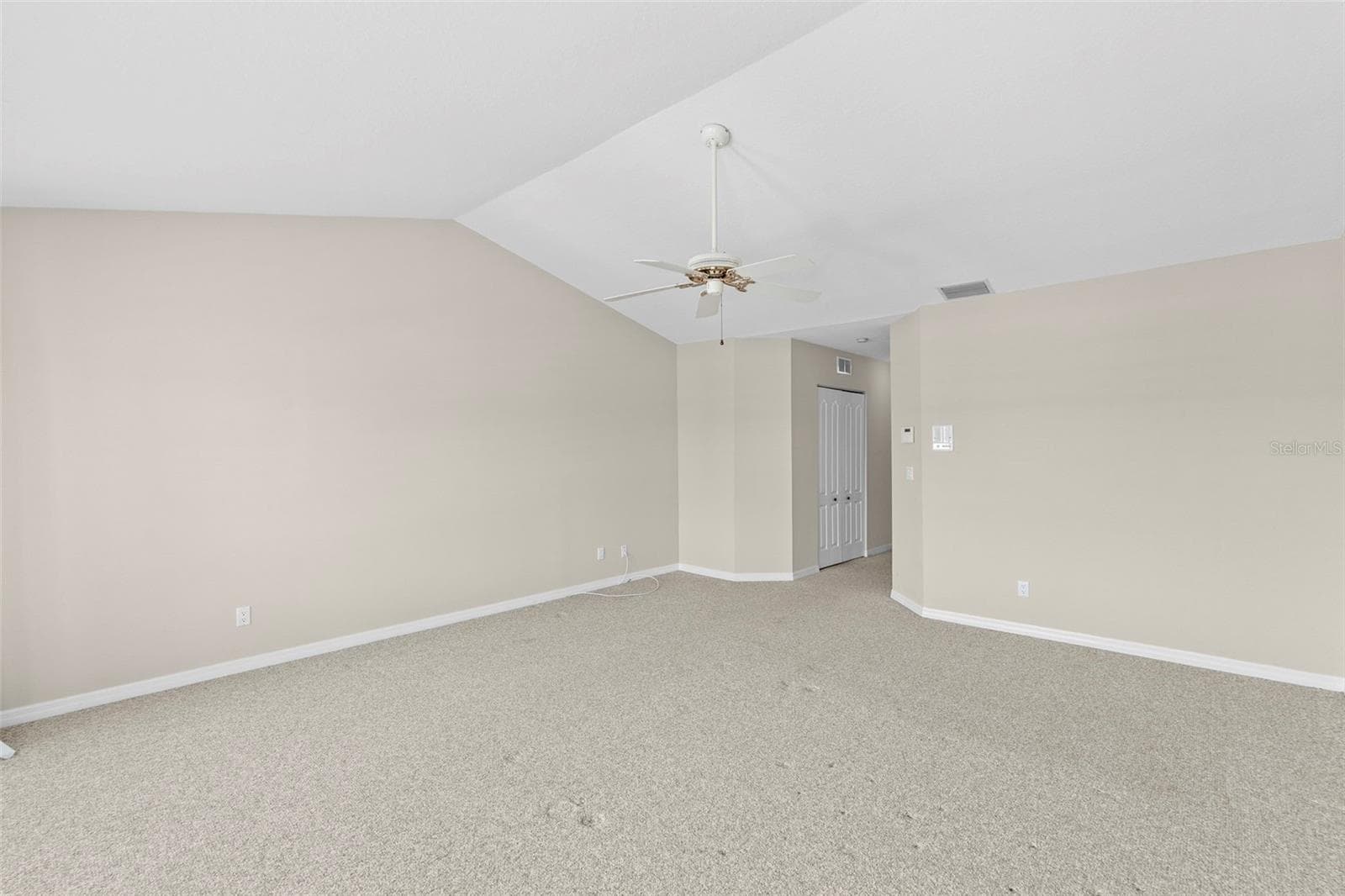 Large Primary Bedroom - 1071 PINELLAS BAYWAY S, ST PETERSBURG