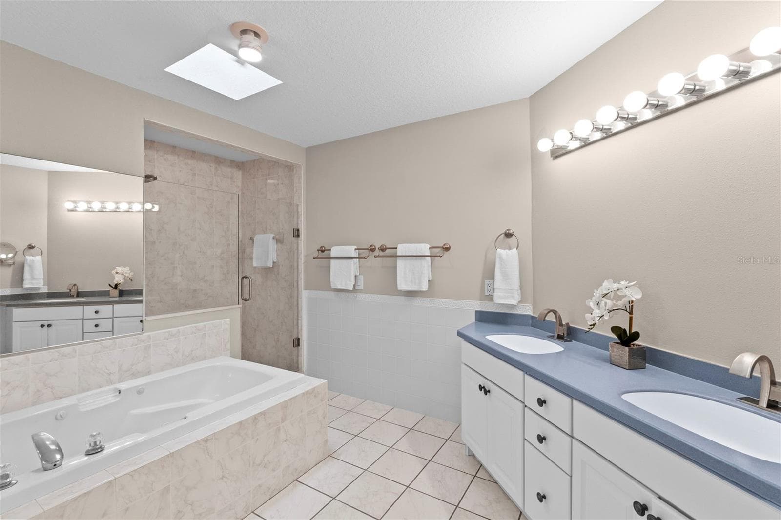 Primary Bath has a Double Vanity, Jetted Tub and Separate Shower - 1071 PINELLAS BAYWAY S, ST PETERSBURG