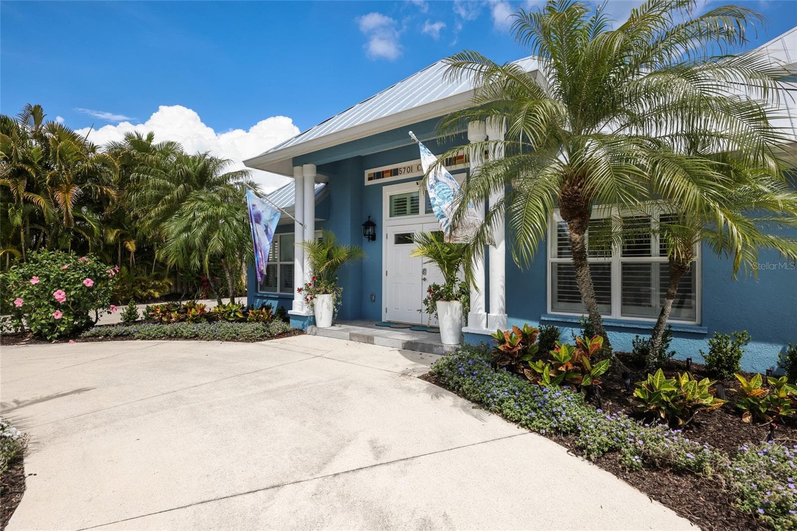 Single Family Residence at 5701 CARISSA ST, HOLMES BEACH, photo 5 of 57