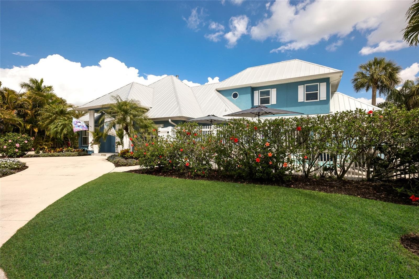 Single Family Residence at 5701 CARISSA ST, HOLMES BEACH, photo 6 of 57