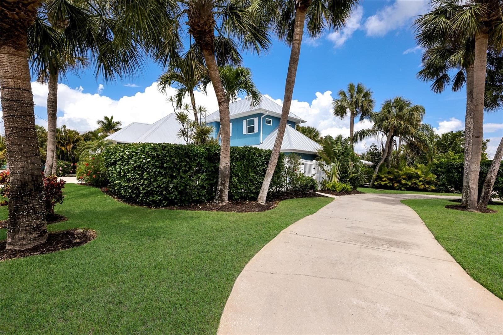 Single Family Residence at 5701 CARISSA ST, HOLMES BEACH, photo 7 of 57
