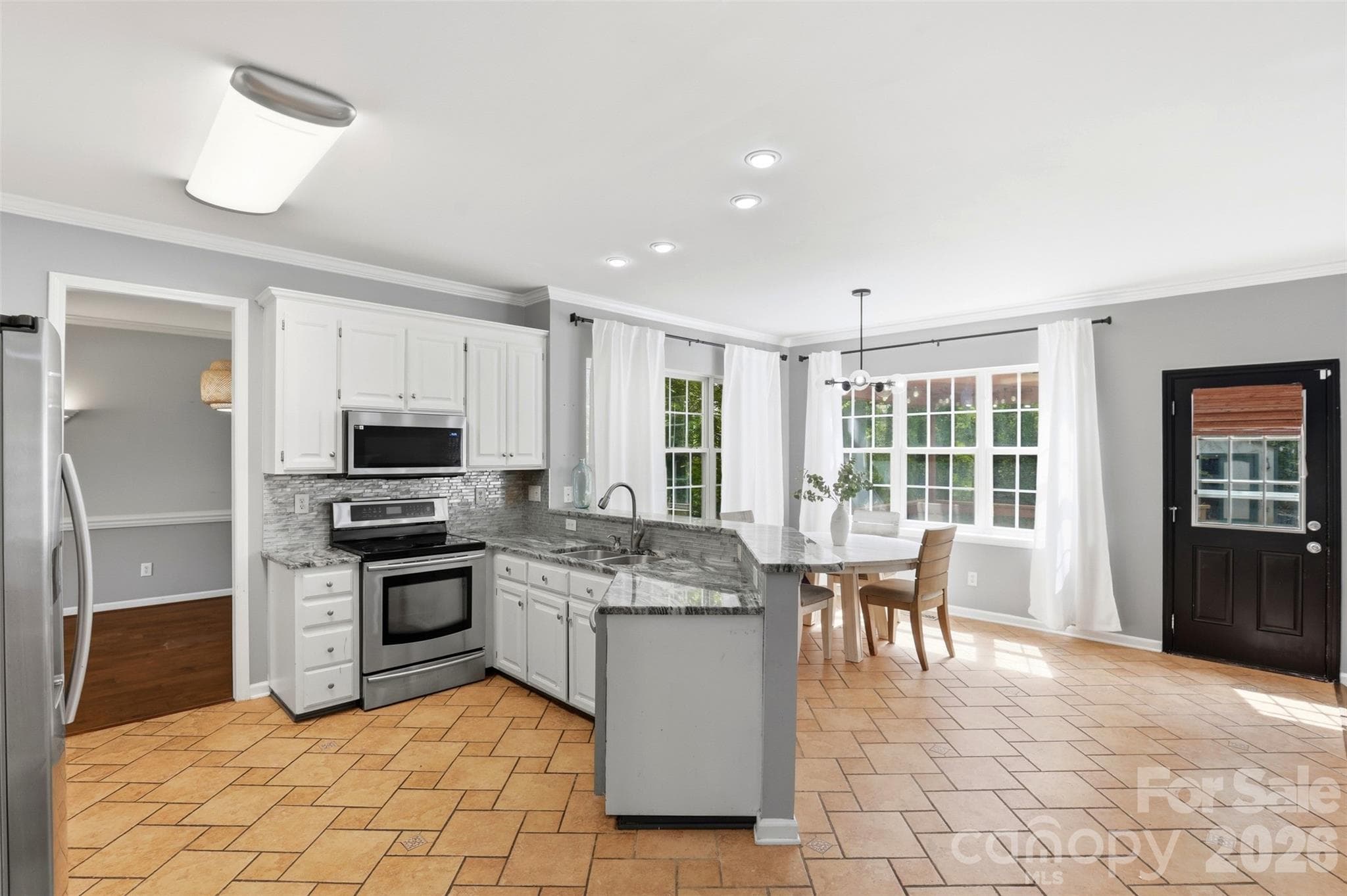 Single Family Residence at 12101 Carolina Oak Circle, Charlotte, photo 12 of 40