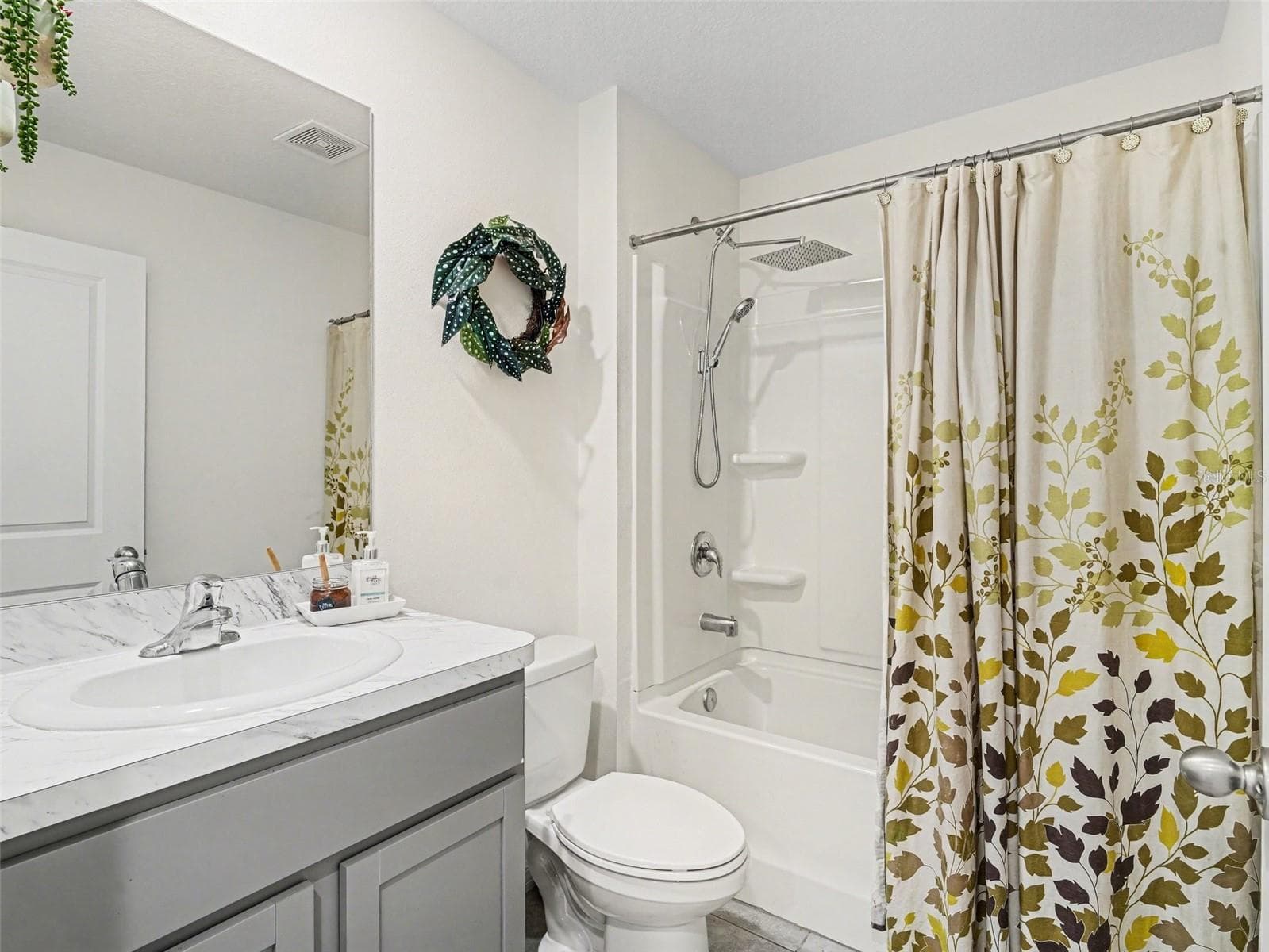 4114 Dovetail Lane, PALMETTO, FL 34221 - Bathroom 2 Downstairs - 4114 DOVETAIL LN, PALMETTO