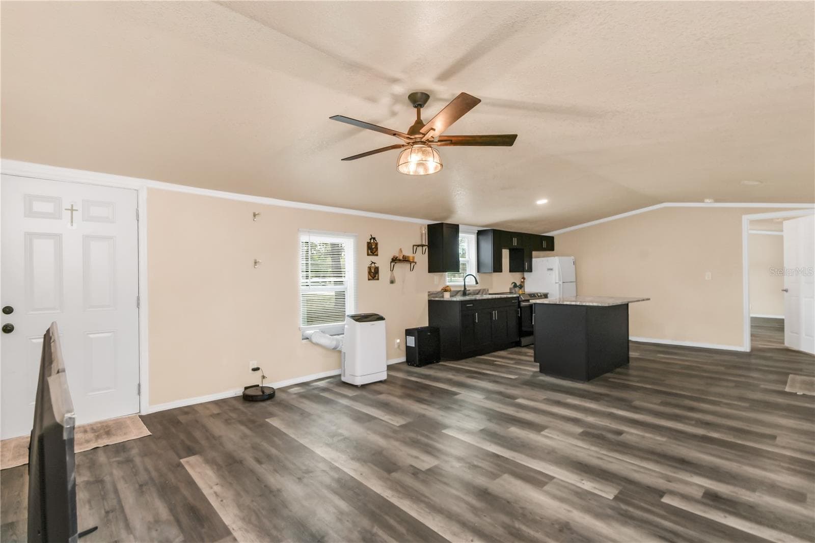 Manufactured Home at 7457 NE HIGHWAY 349, OLD TOWN, photo 5 of 41