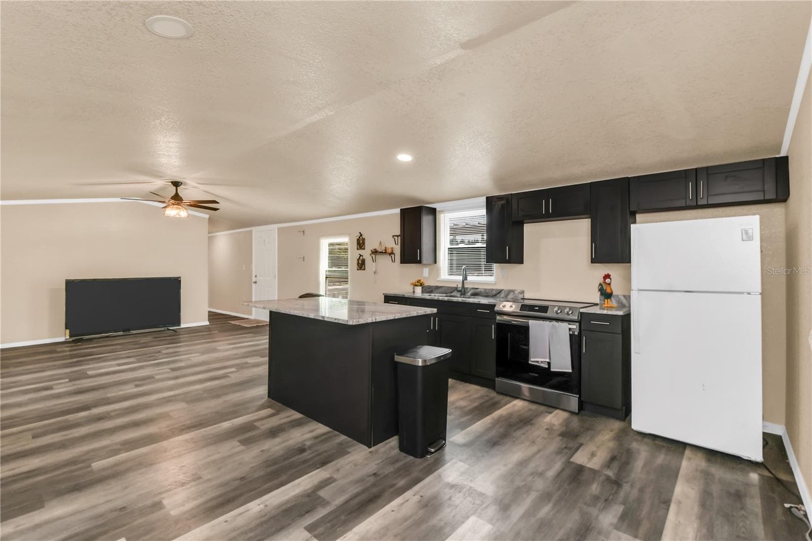 Manufactured Home at 7457 NE HIGHWAY 349, OLD TOWN, photo 8 of 41