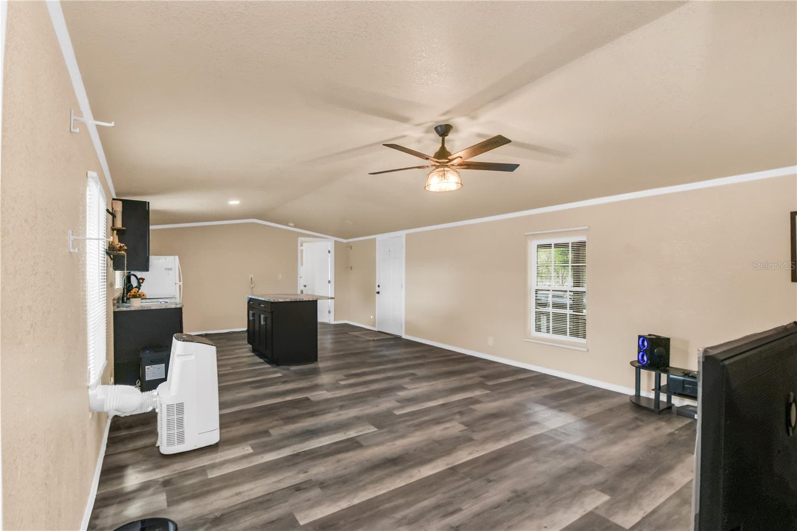 Manufactured Home at 7457 NE HIGHWAY 349, OLD TOWN, photo 10 of 41