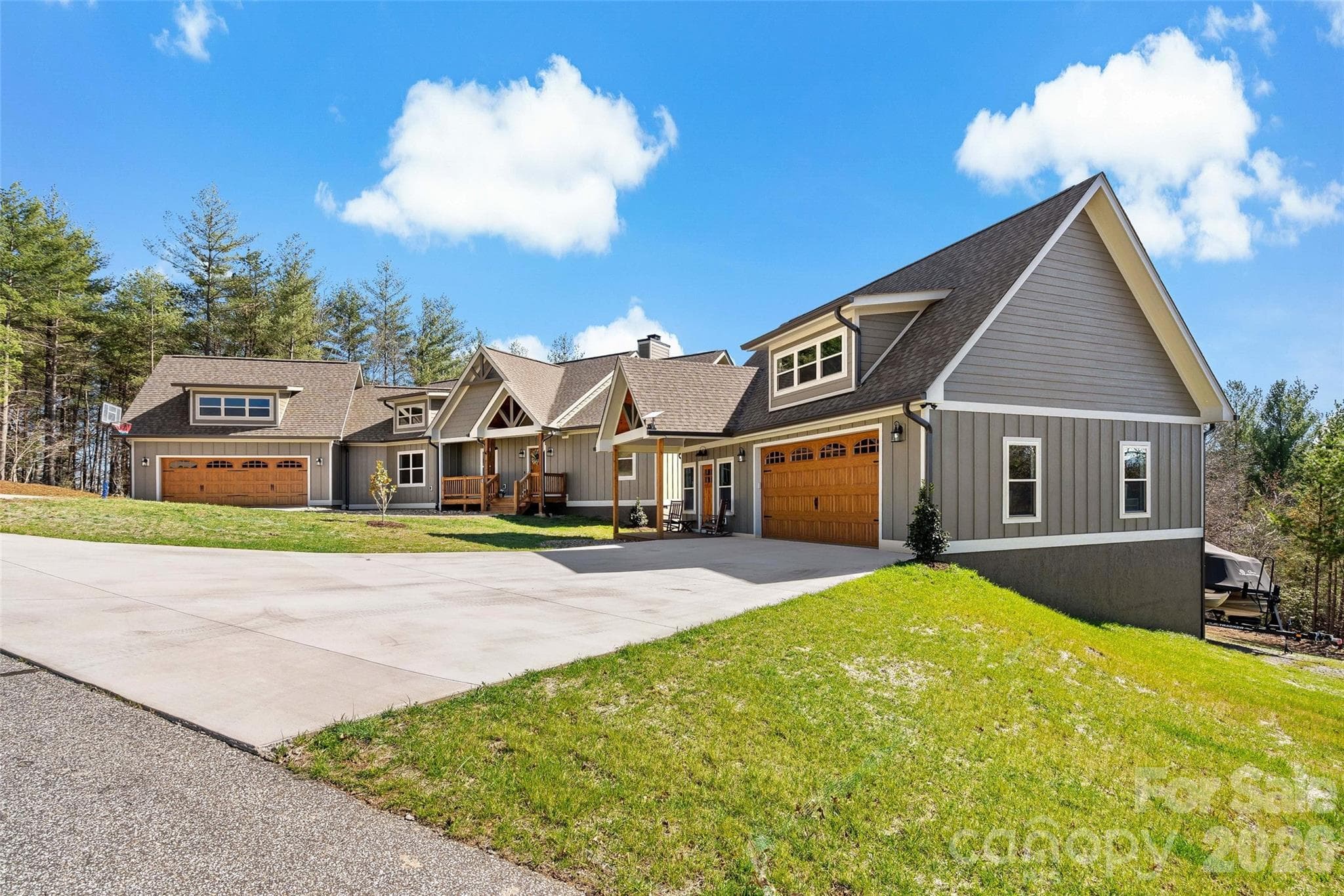 2022 one-level home in Bear Cliff: main house plus detached garage with guest suite above - Nebo