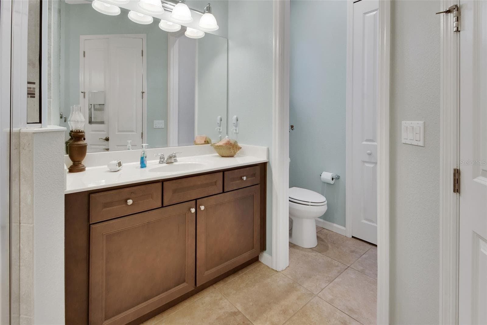 Single Family Residence at 412 TISBURY CT, DELAND, photo 21 of 49