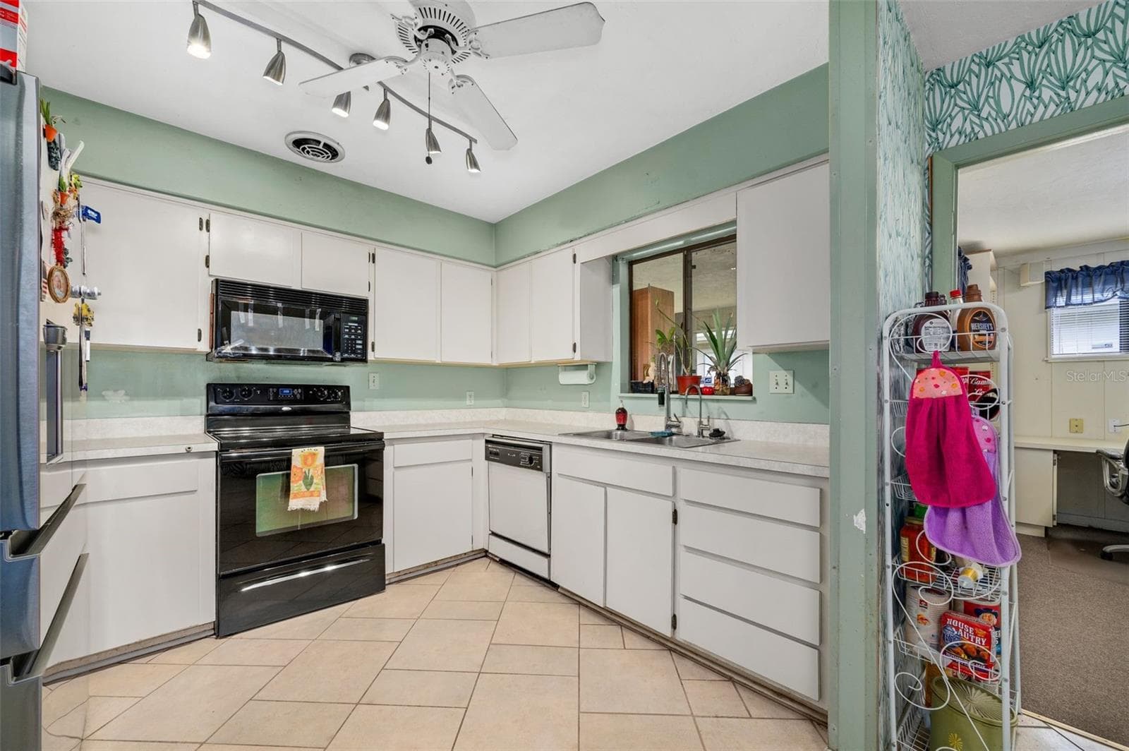 Kitchen - 8508 NW 37TH DR, GAINESVILLE