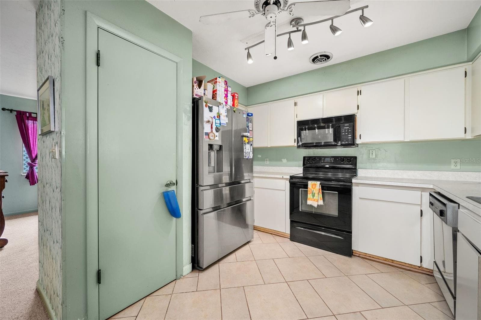 Kitchen - 8508 NW 37TH DR, GAINESVILLE