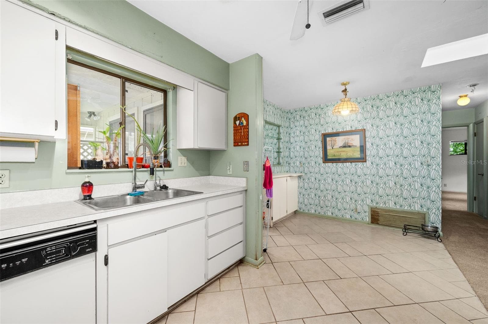 Kitchen/Breakfast Nook - 8508 NW 37TH DR, GAINESVILLE