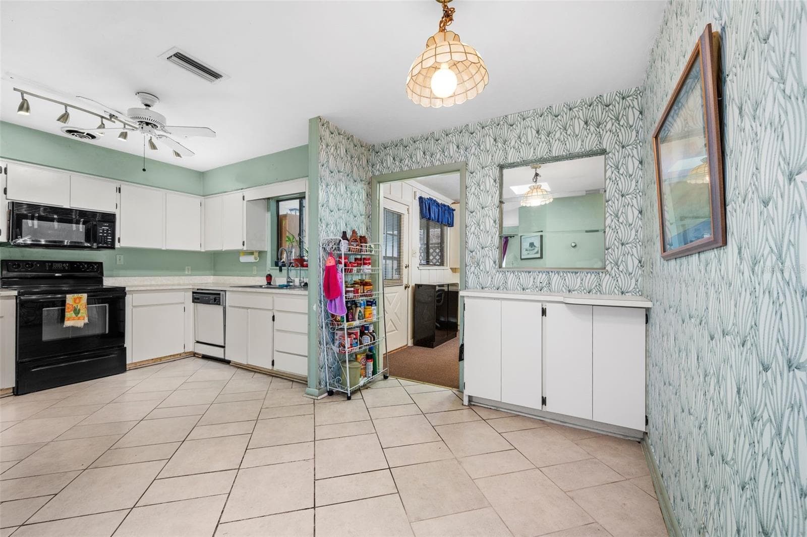 Kitchen/Breakfast - 8508 NW 37TH DR, GAINESVILLE