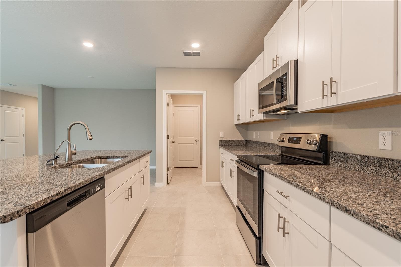 Single Family Residence at 15515 PEACE RIVER PL, SUN CITY CENTER, photo 11 of 51