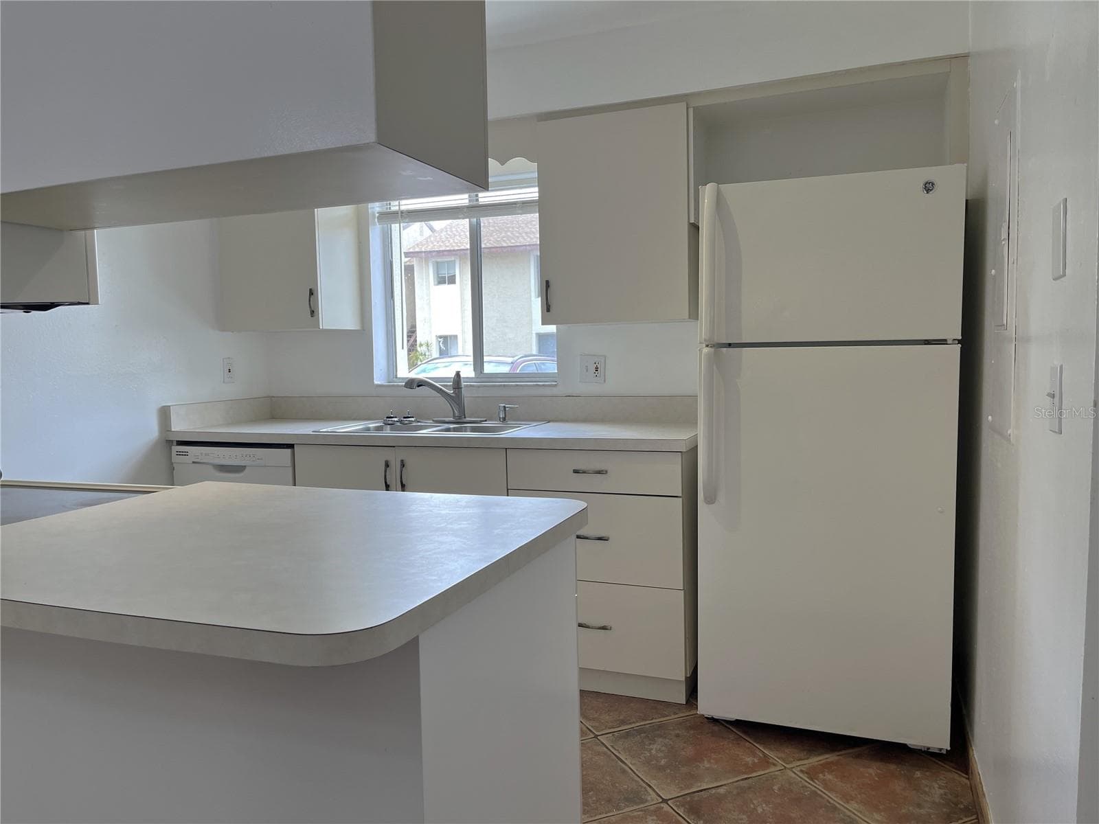 Condominium at 2724 HIDDEN LAKE BLVD #A, SARASOTA, photo 9 of 40