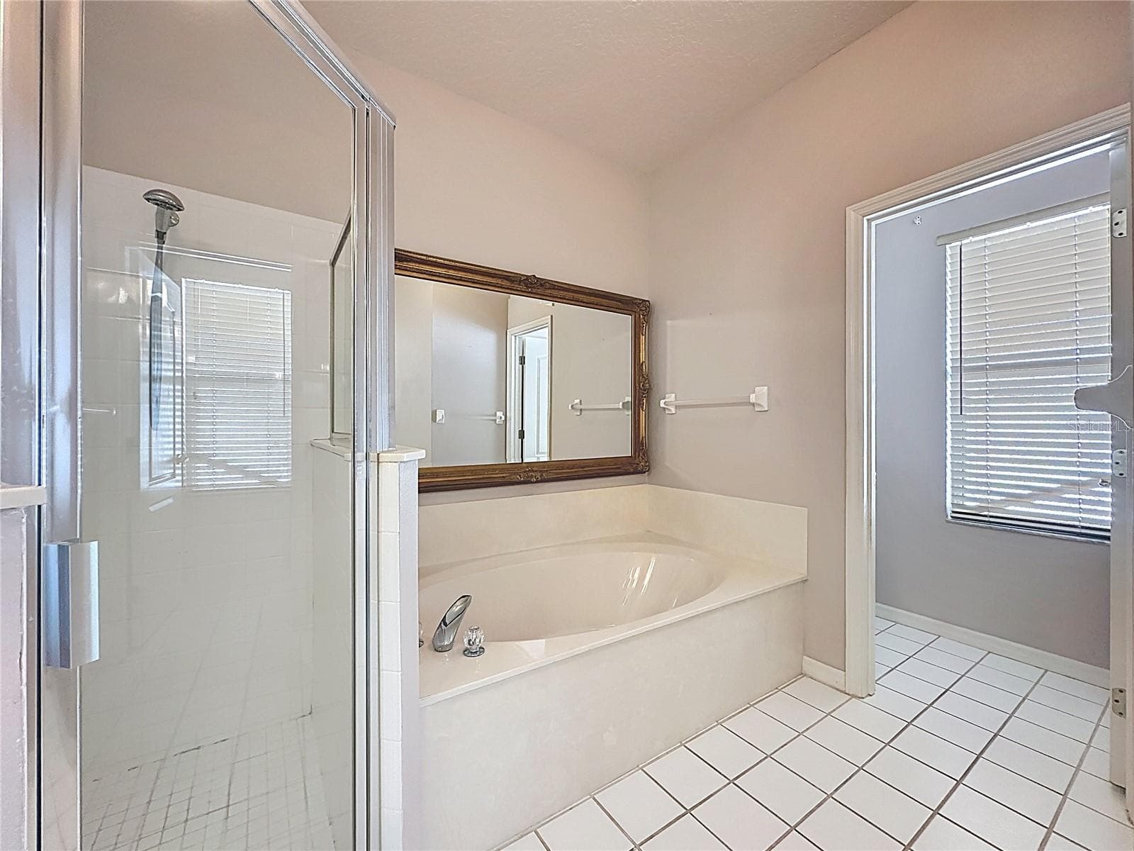 Primary Bathroom w/ prrvate toilet area - 2308 TWICKINGHAM CT, CLERMONT