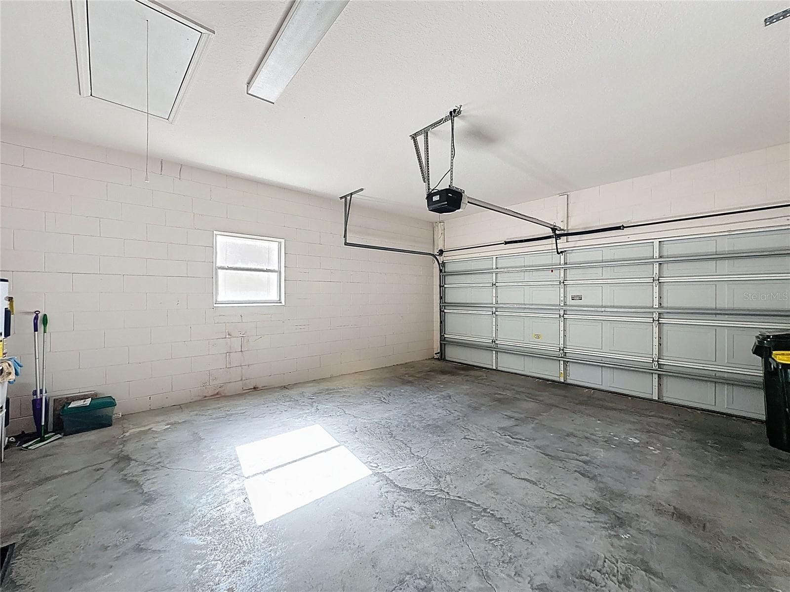 2 car Garage - 2308 TWICKINGHAM CT, CLERMONT