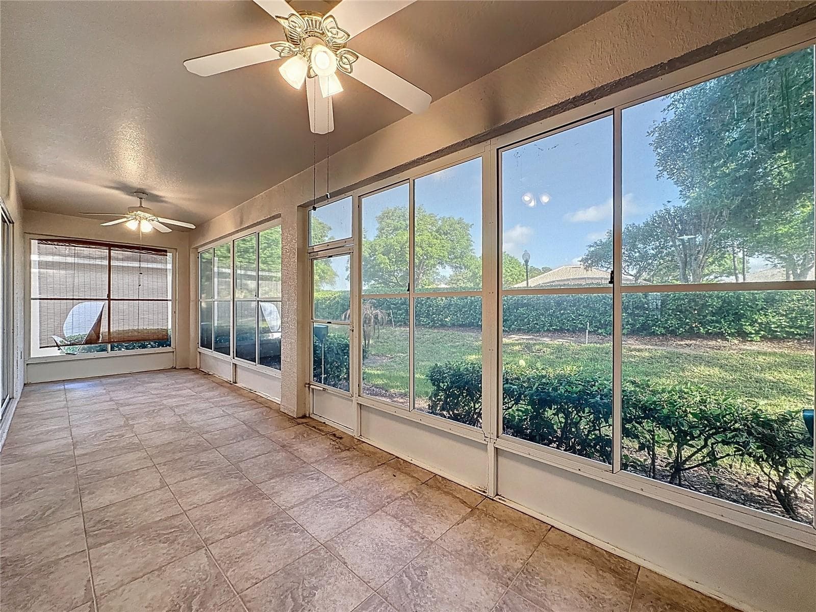 Lanai with view to back yard - 2308 TWICKINGHAM CT, CLERMONT