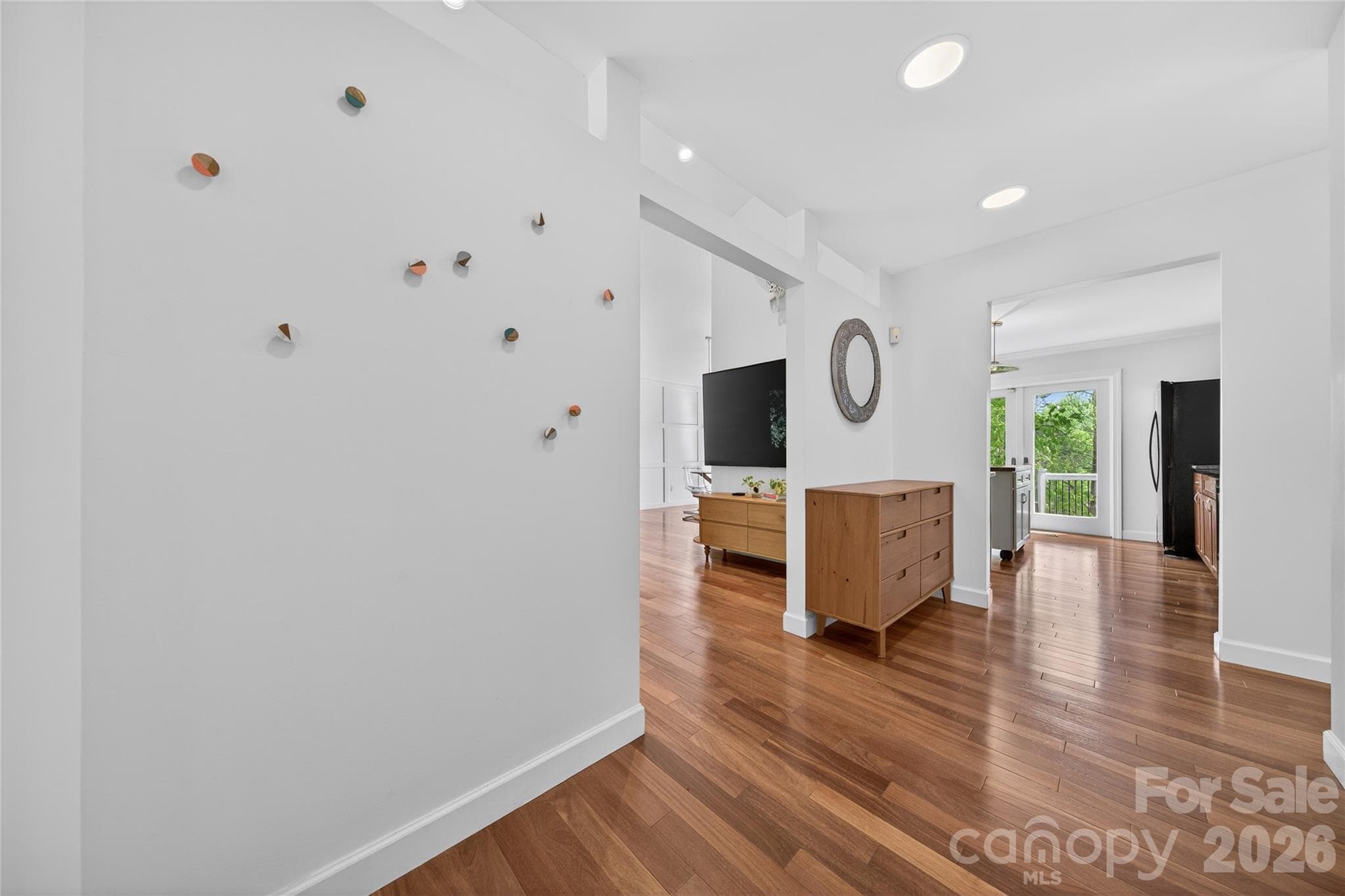 Foyer - Tega Cay