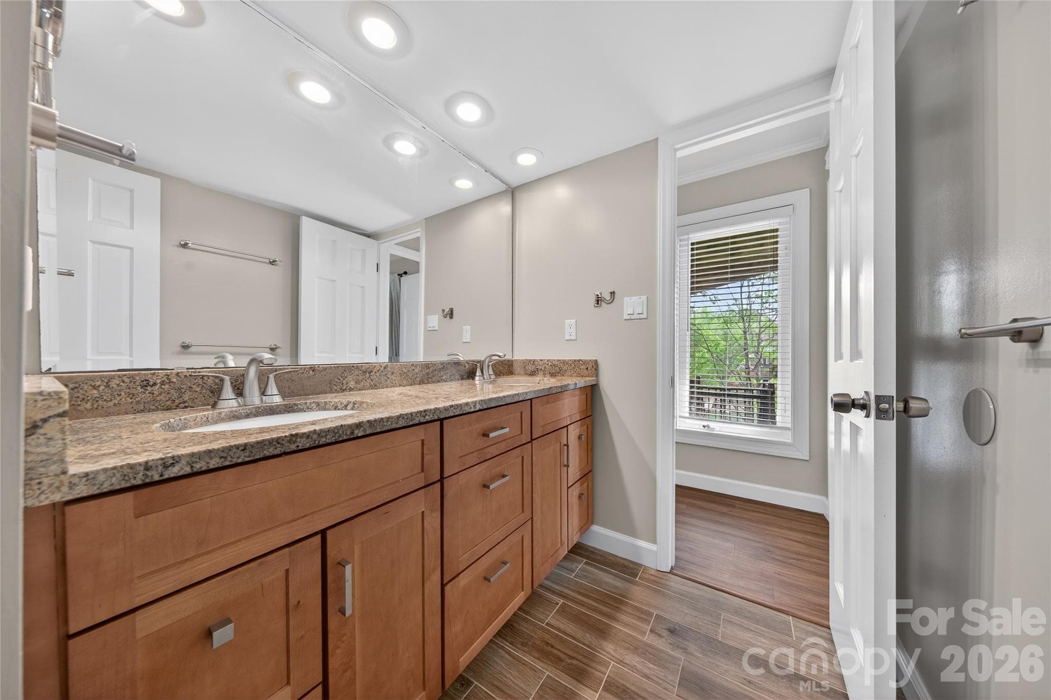 Double Vanity - Tega Cay