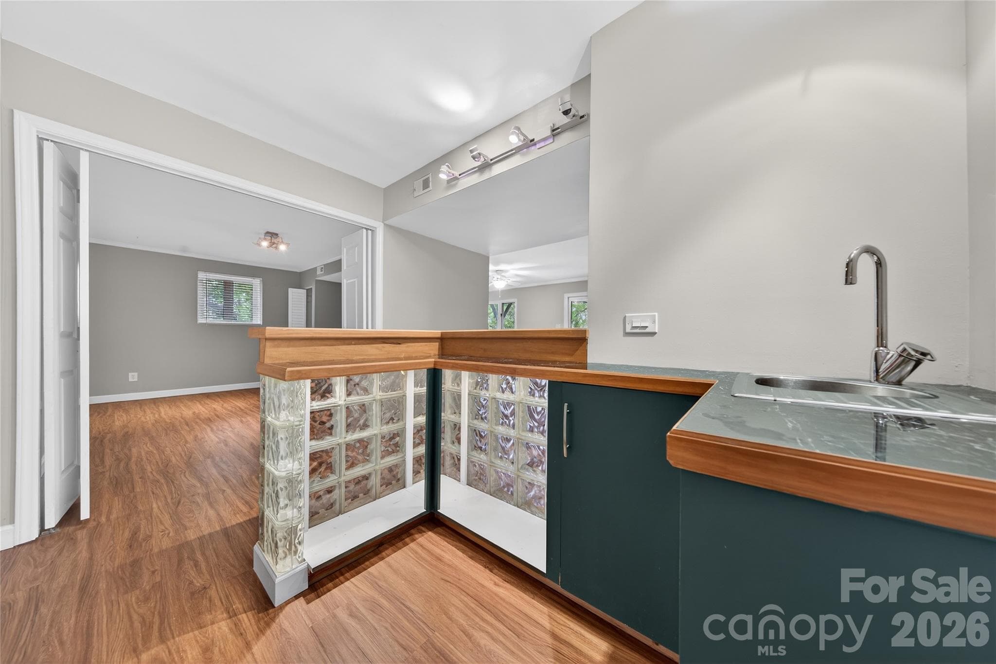 Wet Bar - Tega Cay