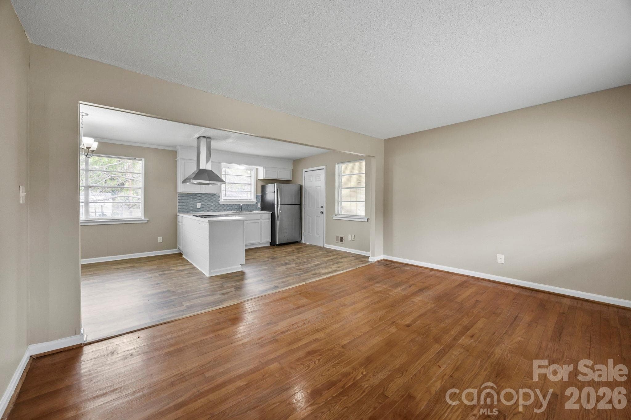 Single Family Residence at 219 Dixon Drive, Columbia, photo 3 of 14