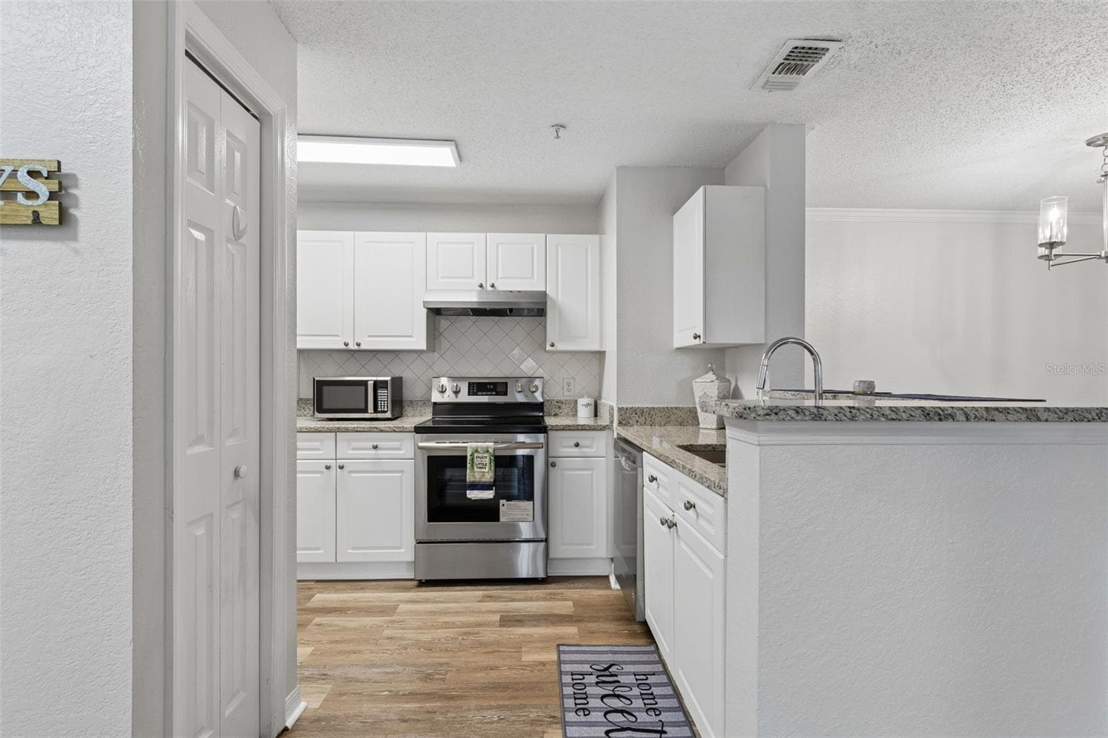 Walking in - 18001 RICHMOND PLACE DR #1030, TAMPA